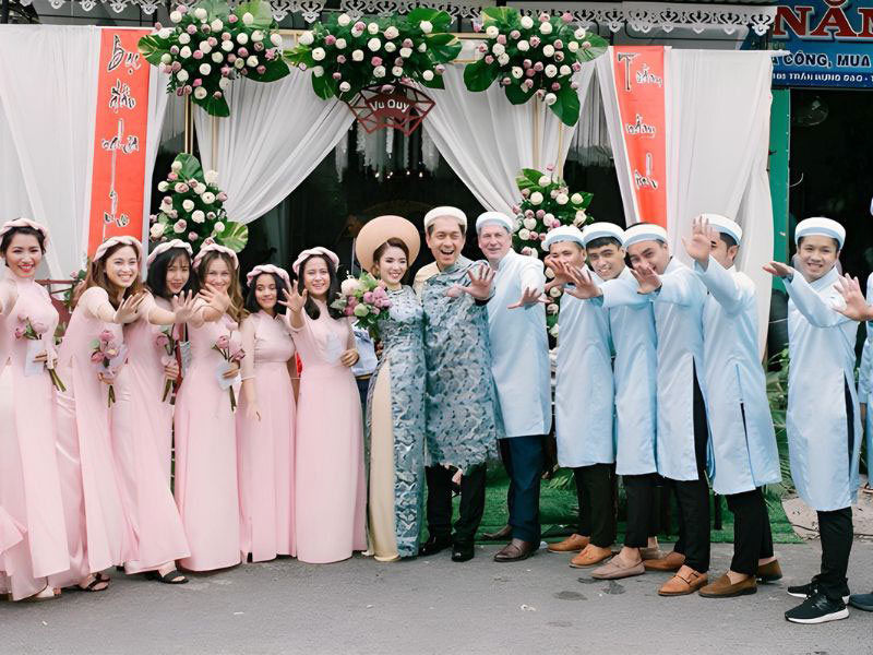 Cho thuê đồng phục bưng quả