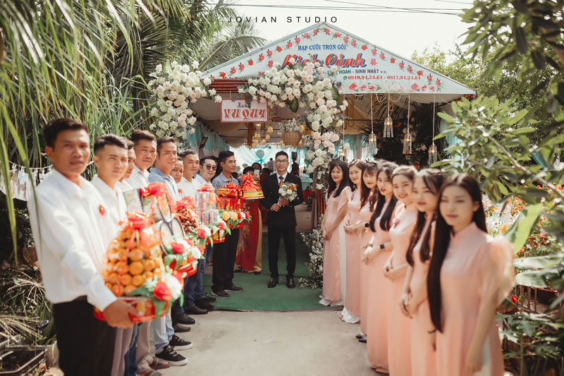 Cho thuê đồng phục bưng quả