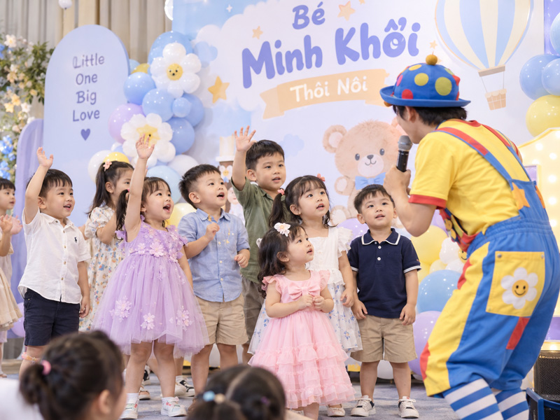 Khi nào nên chốt số khách tiệc thôi nôi