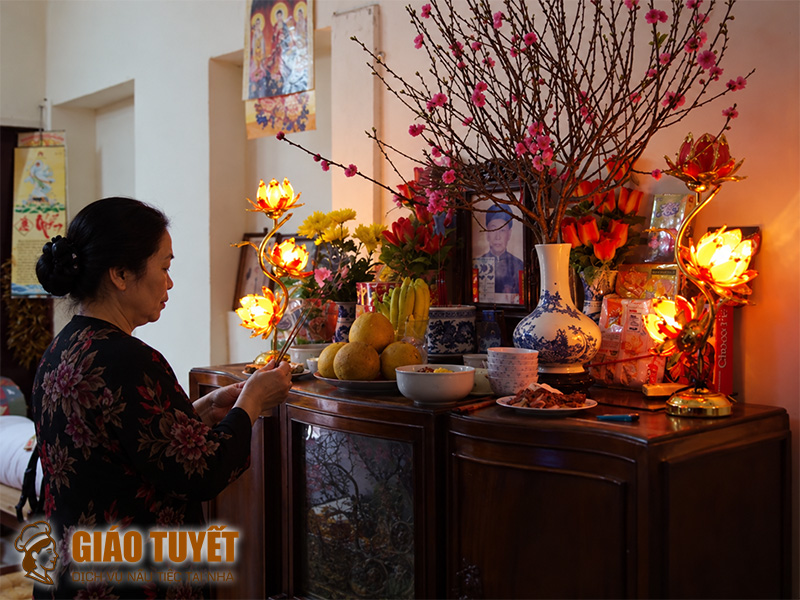 Ai nên đứng cúng trong ngày giỗ?