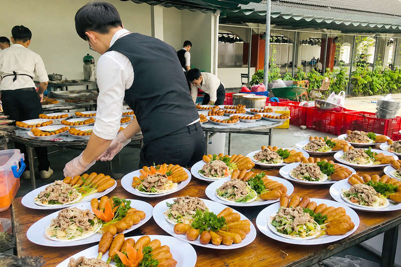 Nên đặt dịch vụ nấu tiệc đám giỗ trước bao lâu