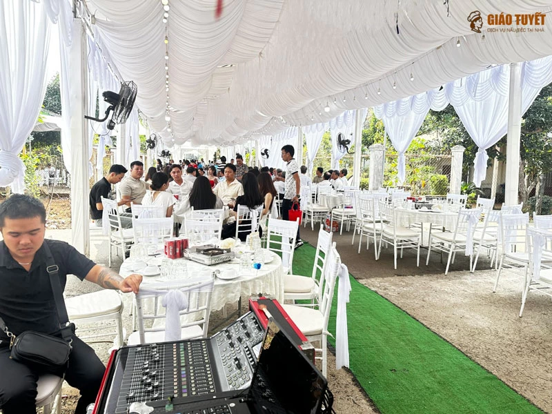 Tiệc cưới 10 bàn tại nhà