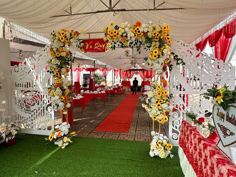 Đặt tiệc cưới tại nhà