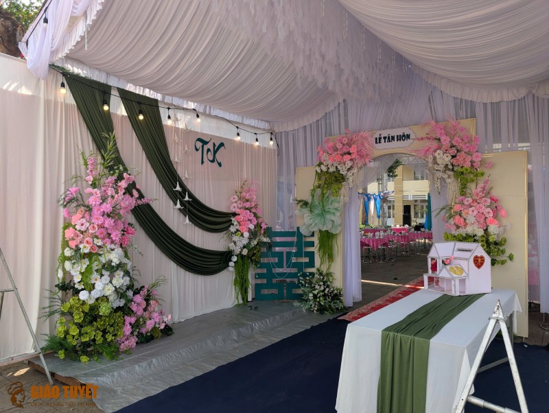 Tiệc đám cưới tại nhà do dịch nụ nấu tiệc Giáo Tuyết tổ chức