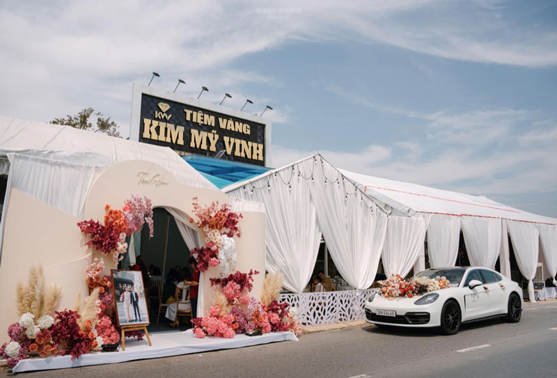 Trang trí tiệc cưới