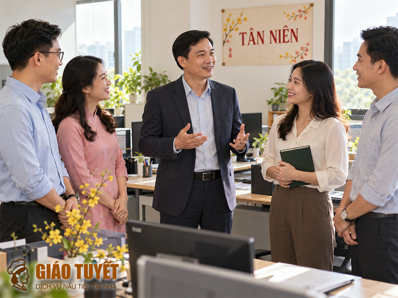 Đồng nghiệp gặp gỡ tân niên nơi công sở