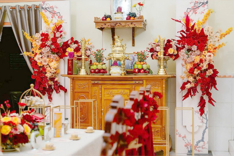 Các loại hoa trang trí bàn thờ gia tiên phù hợp lễ cưới hỏi