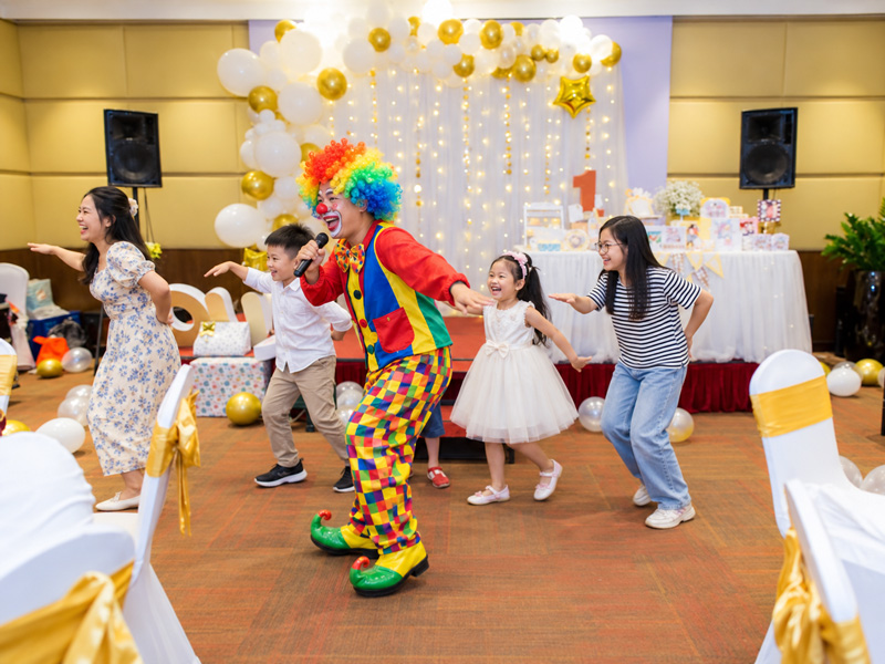 Kịch bản MC tiệc thôi nôi gồm những nội dung nào