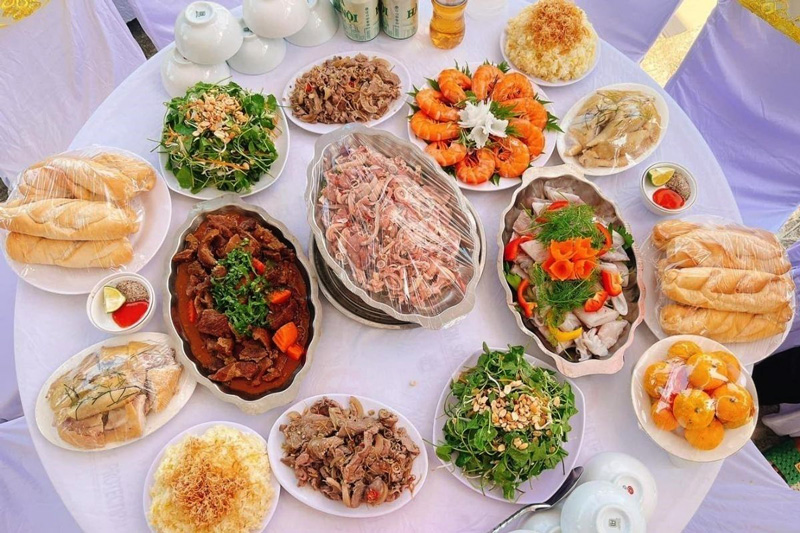 Gợi ý thực đơn đám cưới bình dân giá rẻ dưới 30 bàn
