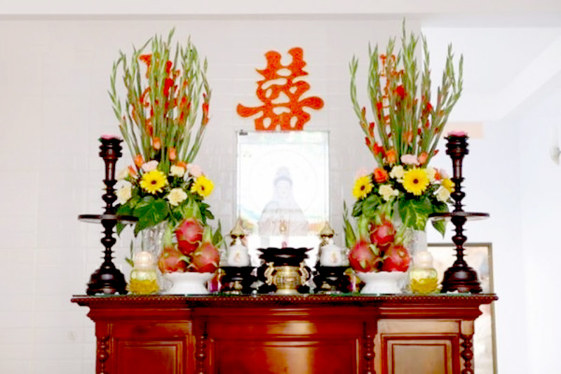 Hướng dẫn tự trang trí bàn gia tiên đám cưới đơn giản tại nhà