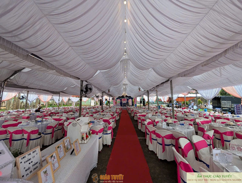 Thực đơn tiệc cưới