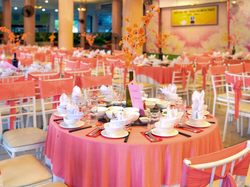 Đặt tiệc khai trương