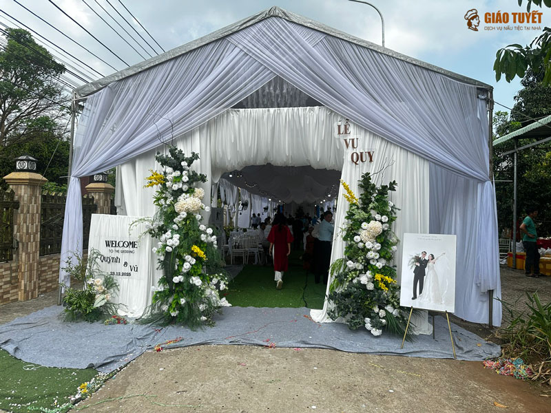 Đặt tiệc cưới 10 bàn tại nhà hết bao nhiêu tiền?