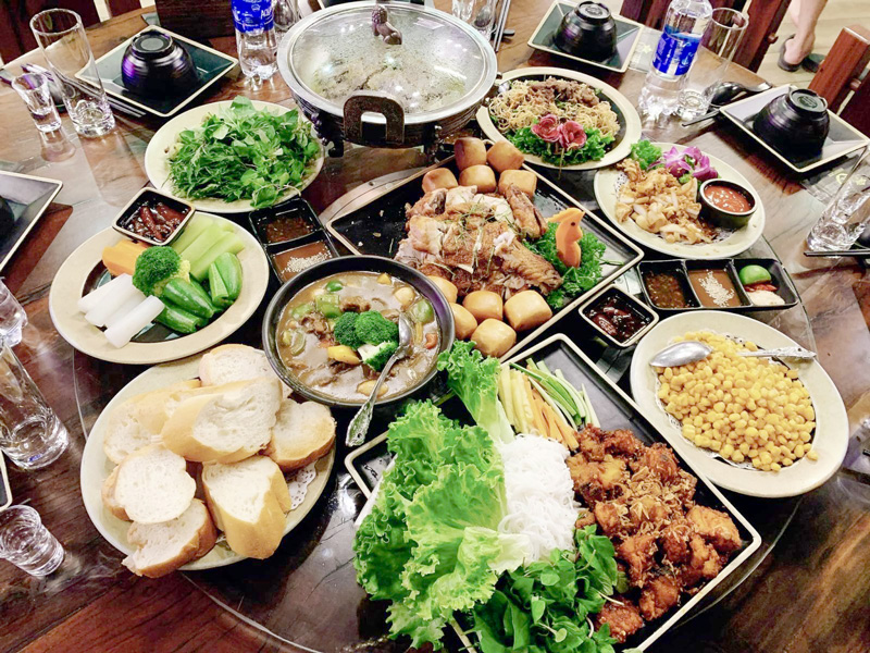 Gợi ý thực đơn đám cưới bình dân giá rẻ dưới 30 bàn