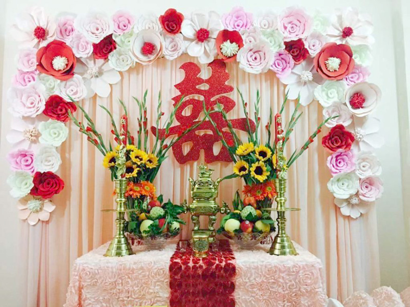 Cắm hoa bàn thờ gia tiên ngày cưới truyền thống Bắc Trung Nam