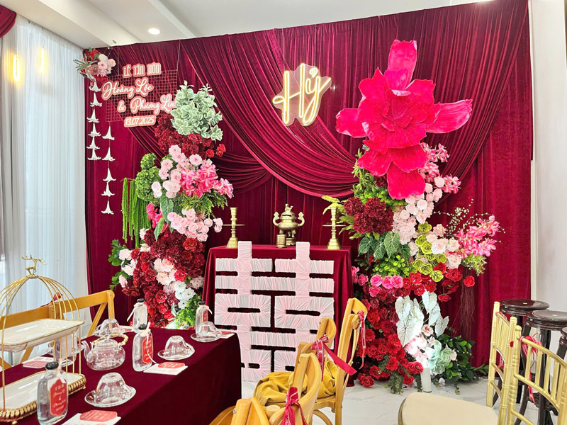 Mẫu trang trí gia tiên màu đỏ may mắn - cát tường