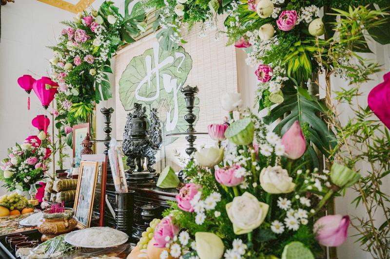 Các loại hoa trang trí bàn thờ gia tiên phù hợp lễ cưới hỏi