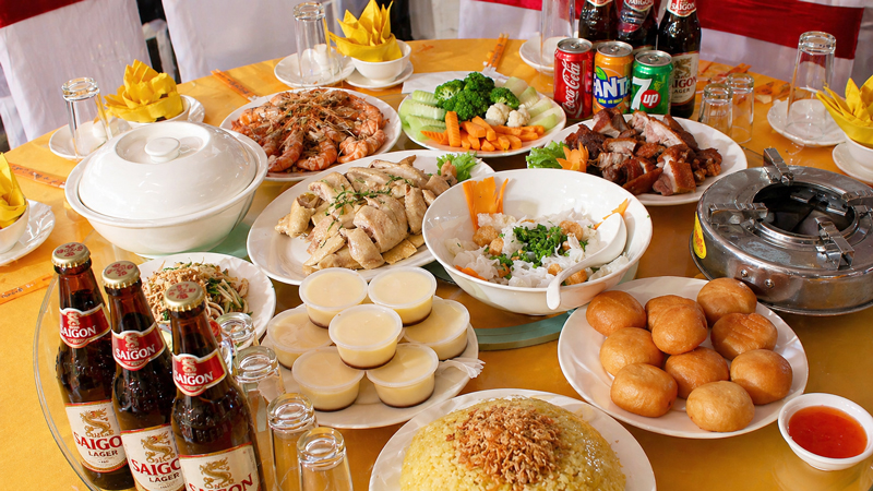 Nên đặt tiệc đám hỏi trước ngày lễ bao lâu?