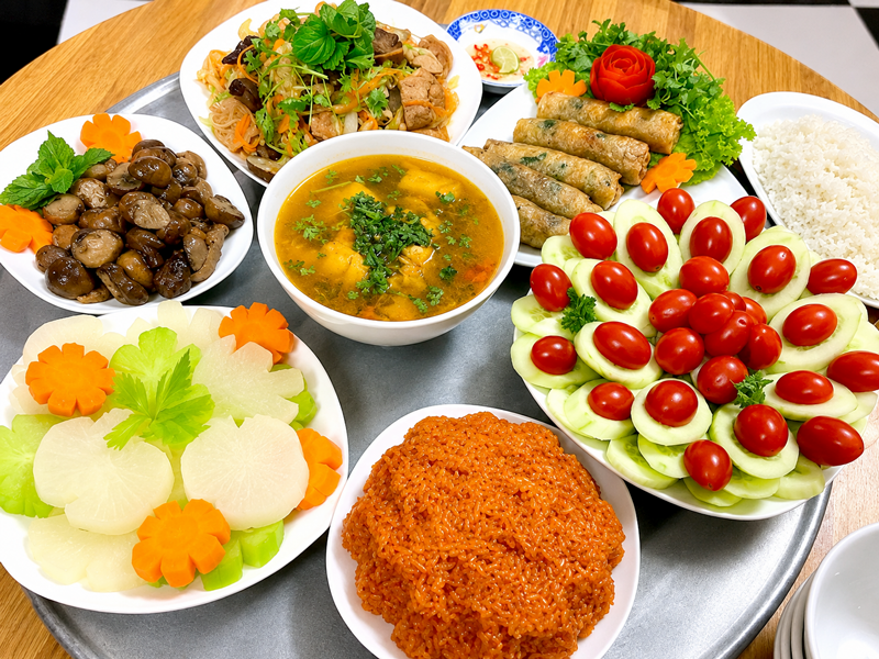 Vì sao nhiều người chọn nấu tiệc chay tại nhà